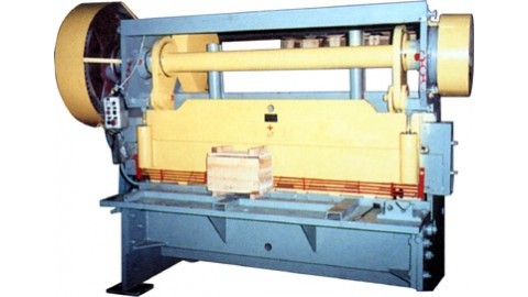 Гильотинные ножницы НГ13